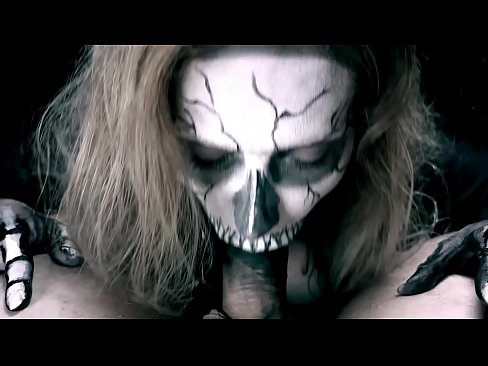 ❤️ Demonsko dekle sesa kurca s svojimi črnimi usti in pogoltne spermo. Super pornič na sl.com-milf-300.ru ❌❤